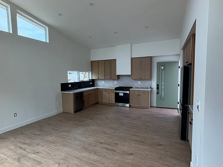 4050 Sequoia St — Photo 4