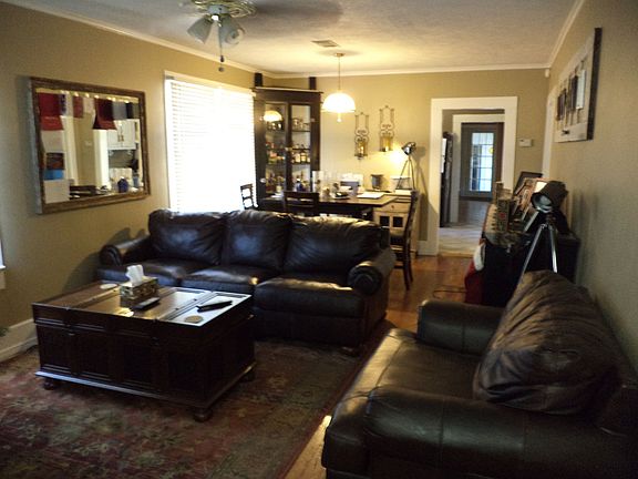 2nd image of 905 Live Oak St