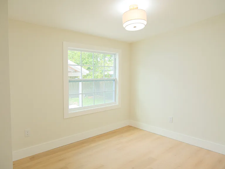 210 W Hiawatha St — Photo 23