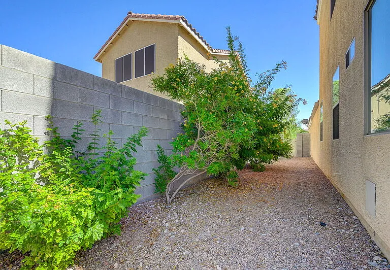 9152 Kentwell Ave — Photo 54