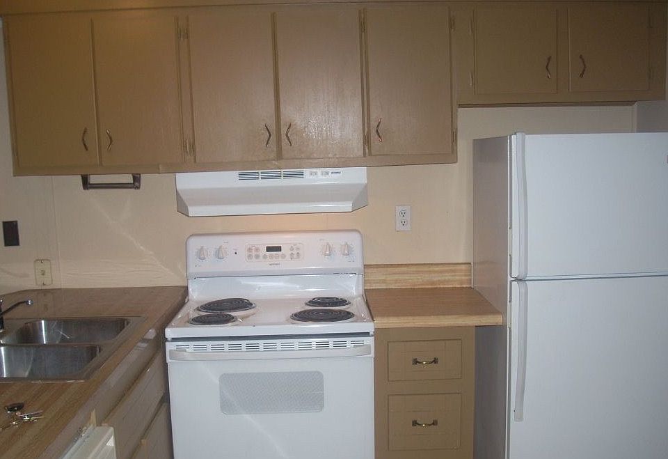 2nd image of 15 Plantation Rd NW