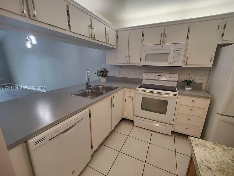 2668 Kings Lake Blvd — Photo 10