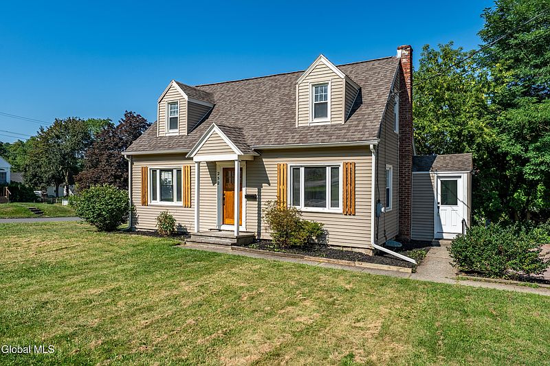 3rd image of 252 Summit Avenue