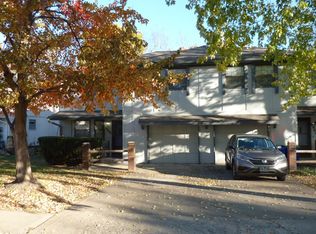9004 W 77th St, Overland Park, KS 66204