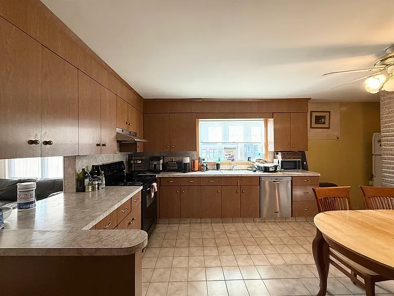 540 Main St #2 — Photo 2