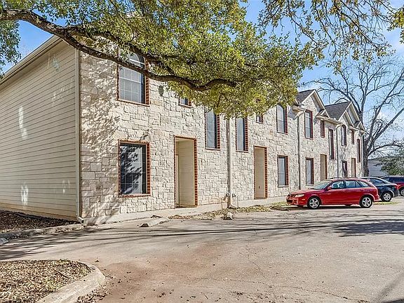 2nd image of 600 Kawnee Dr APT A