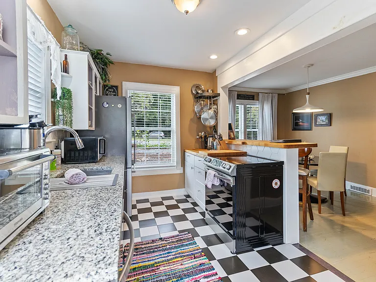 905 W Wendover Ave — Photo 12