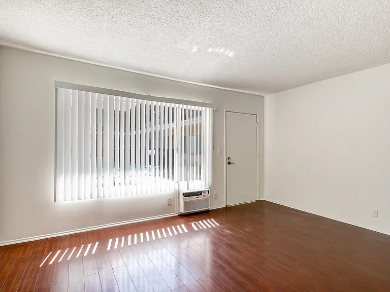 Reseda Apartments — Photo 86