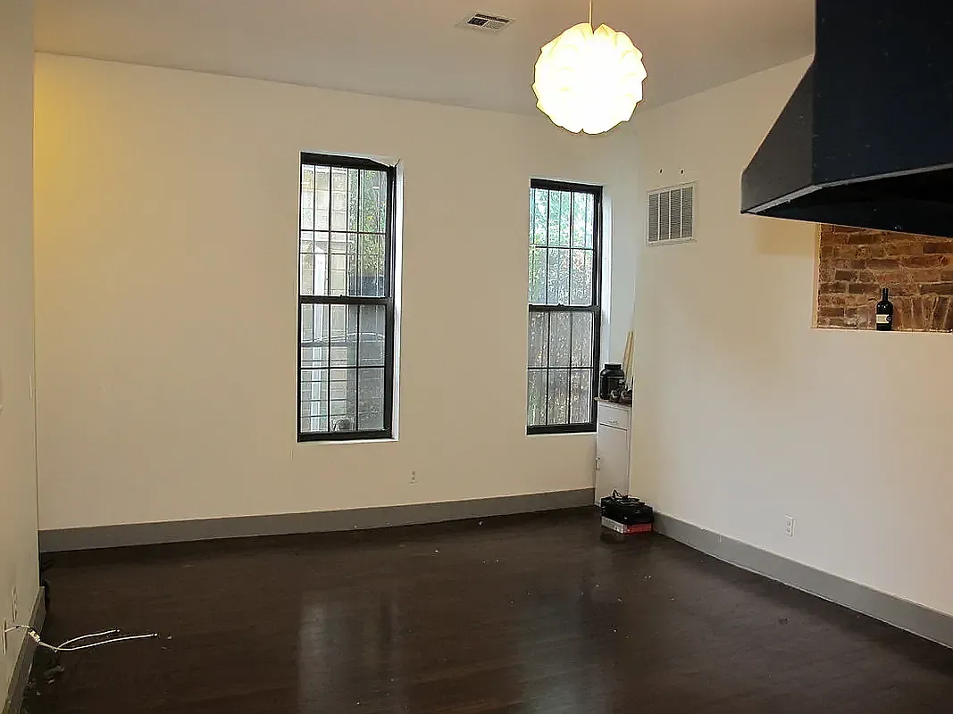 432 Evergreen Avenue — Photo 1
