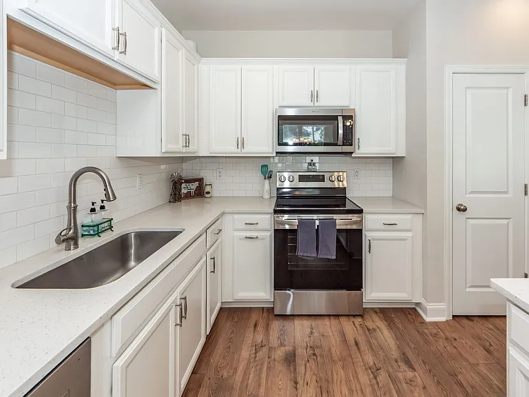 121 Hawthorne Landing Dr — Photo 14