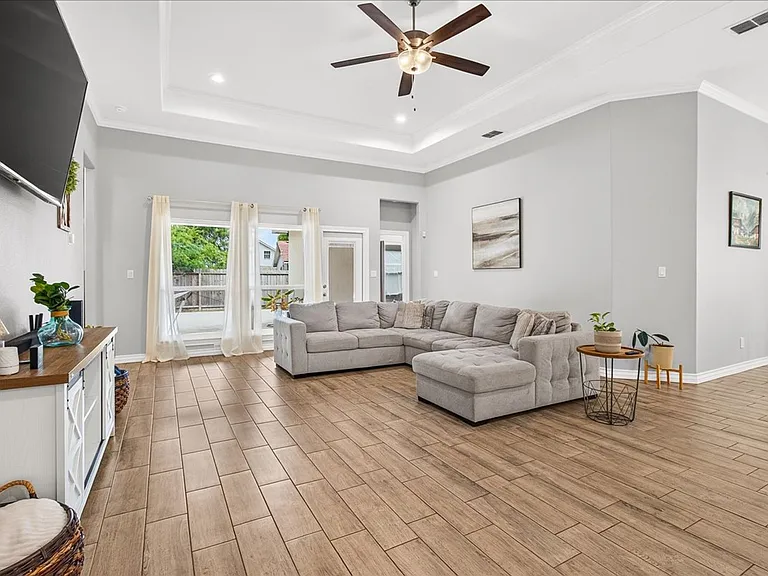 2445 Manuel Ln — Photo 21