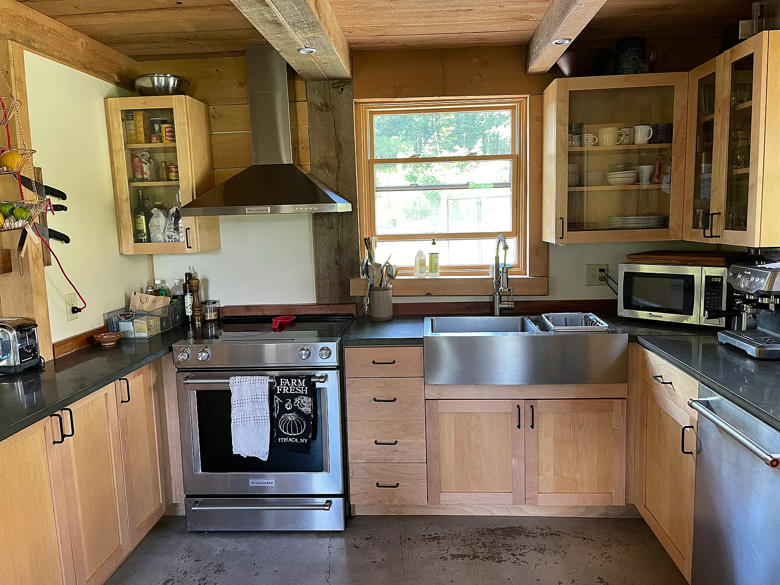 1614 Ellis Hollow Rd — Photo 3