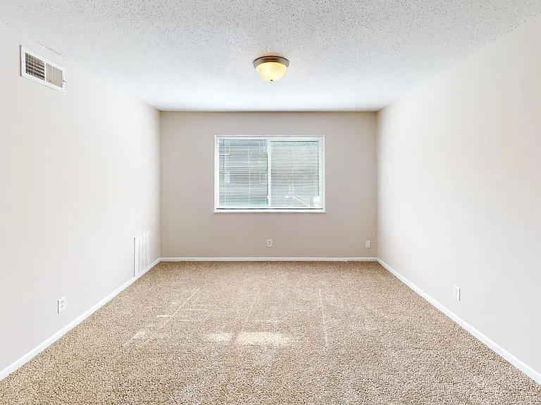 Aspen Pointe Apartments — Photo 29