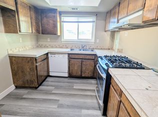 16266 Viho Rd #D, Apple Valley, CA 92307