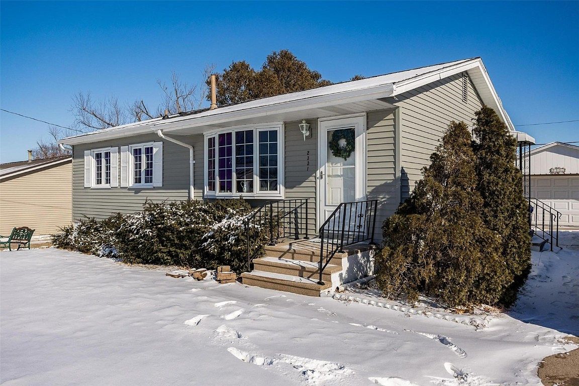 2331 Lori Dr SW, Cedar Rapids, IA 52404 Zillow