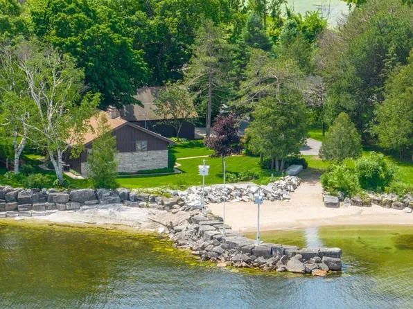 3988 Sand Bay Point Rd, Sturgeon Bay, WI 54235