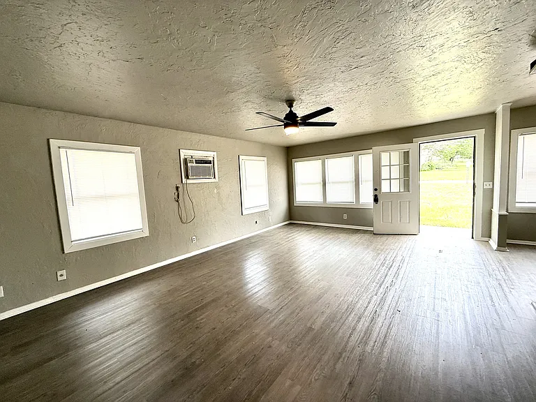 2378 E Texas St — Photo 8
