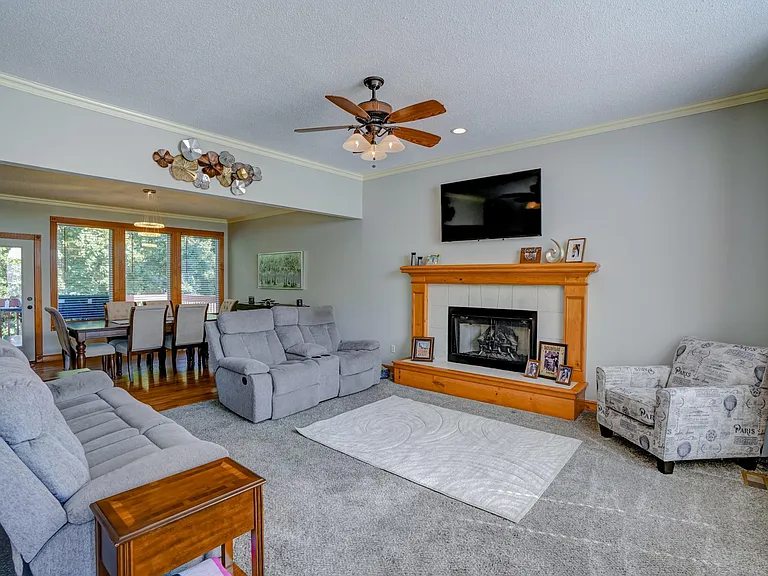 569 Crabapple Ln — Photo 5
