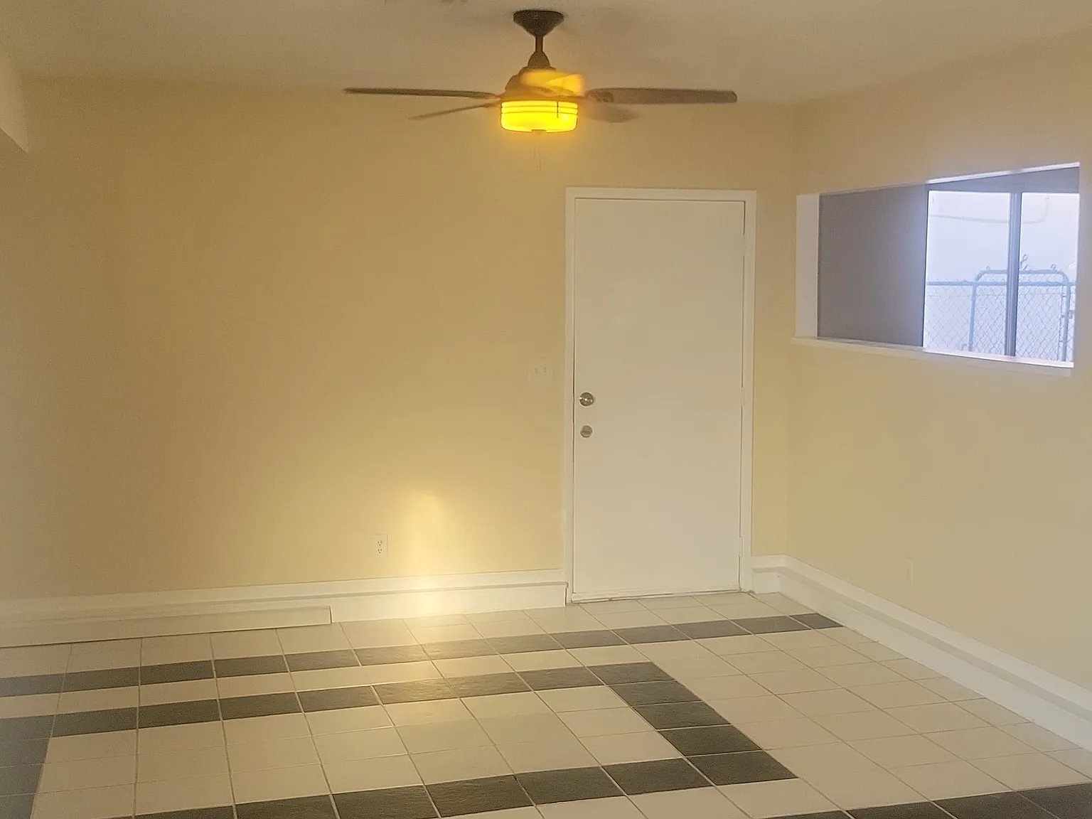 3 bed, 1438 sqft, $2,100 — Photo 2