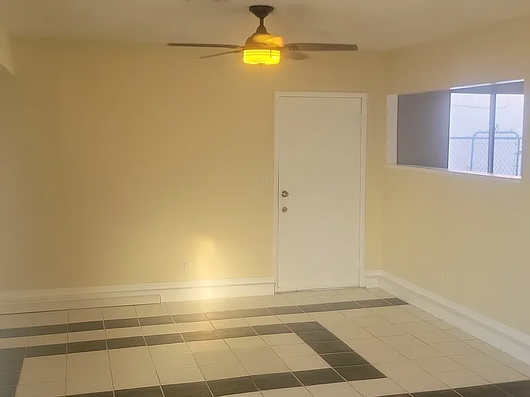 4617 Stacey Ave — Photo 2