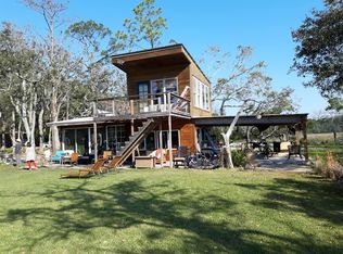 559 Piney Blf, Waverly, GA 31565