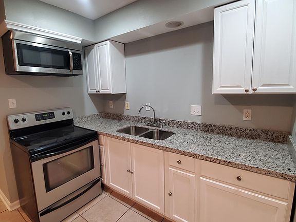 4th image of 307 E Liberaux St