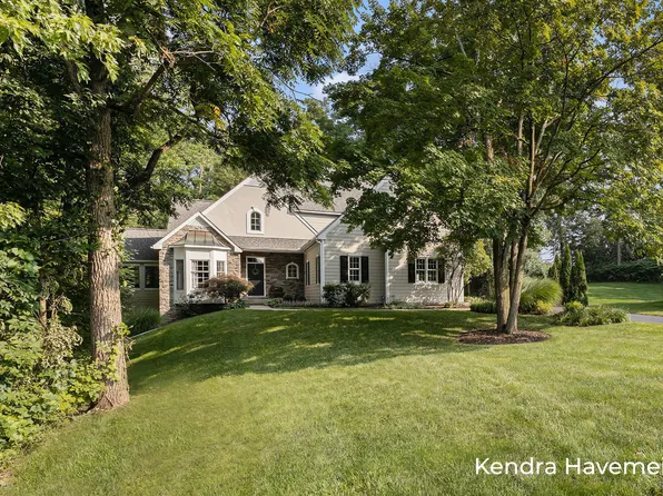 38 S Bridgestone Ct NE, Grand Rapids, MI 49546