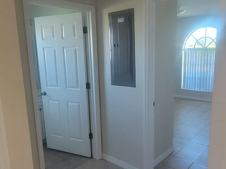 Entrance to bedroom 3 and family bathroom