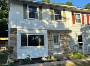8786 Courtland Dr NE, Rockford, MI 49341