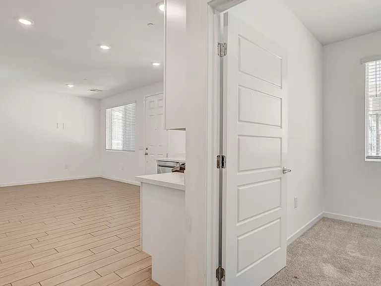 5730 Sky Pointe Dr #190 — Photo 14