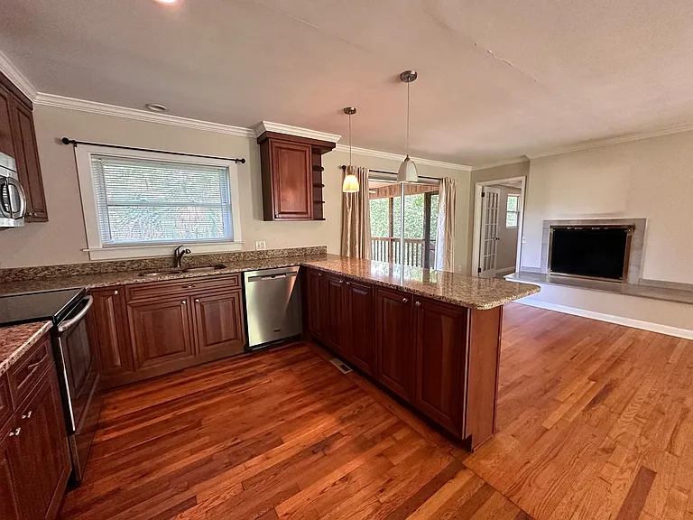 3221 Foxhall Rd — Photo 9