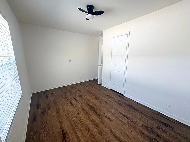15356 Merrill Ave — Photo 8
