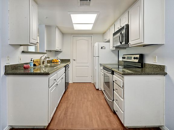 5th image of 12007 Alta Carmel Ct Unit 317