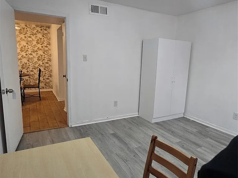 8427 Hearth Dr #4 — Photo 6