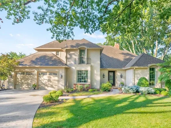 5007 W 112th St, Leawood, KS 66211