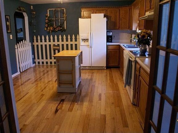 3rd image of 731 Glade St NE