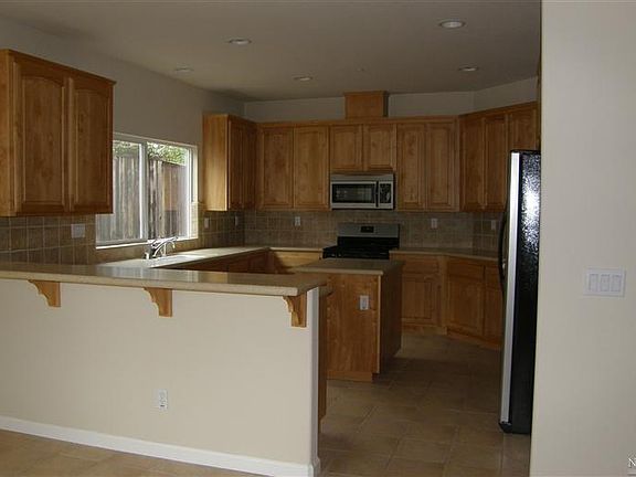5th image of 105 Honeysuckle Ct
