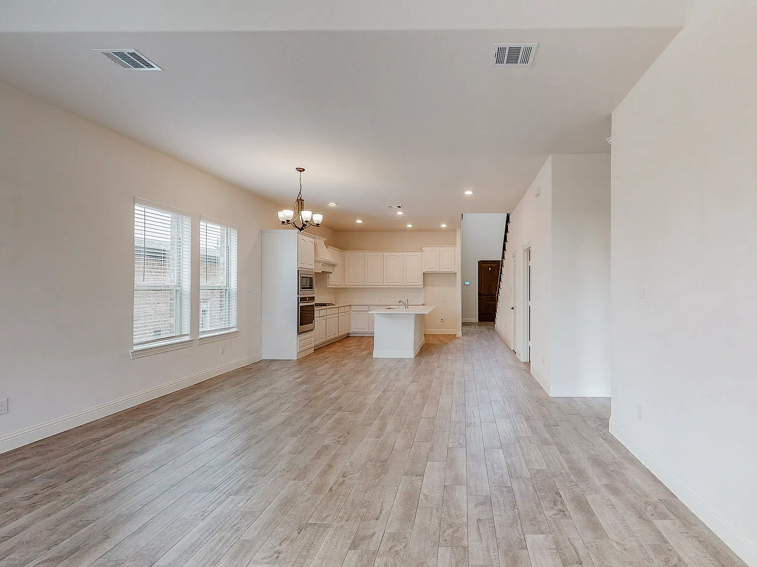 4 bed, 3.5 bath, 2744 sqft, $2,795 — Photo 4