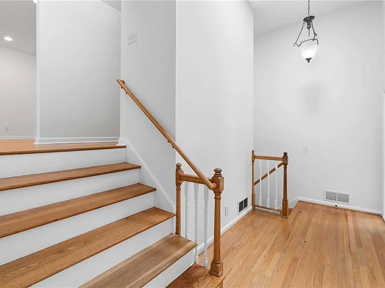 274 Land O Lakes Ct NE — Photo 8