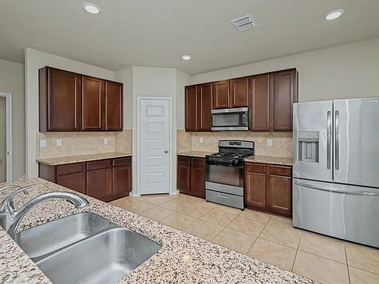 5602 Daniel Way — Photo 6