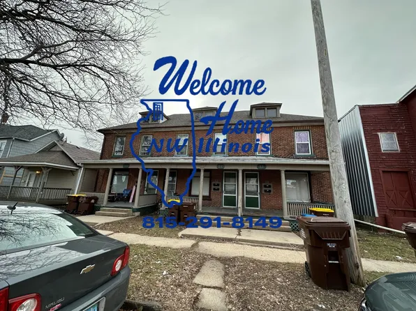 23 W Washington St, Freeport, IL 61032