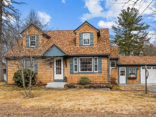 541 Wallum Lake Rd, Pascoag, RI 02859