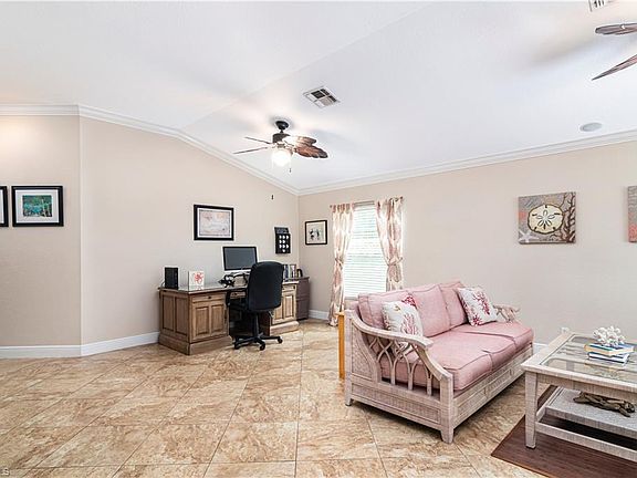 5th image of 332 Spider Lily Ln