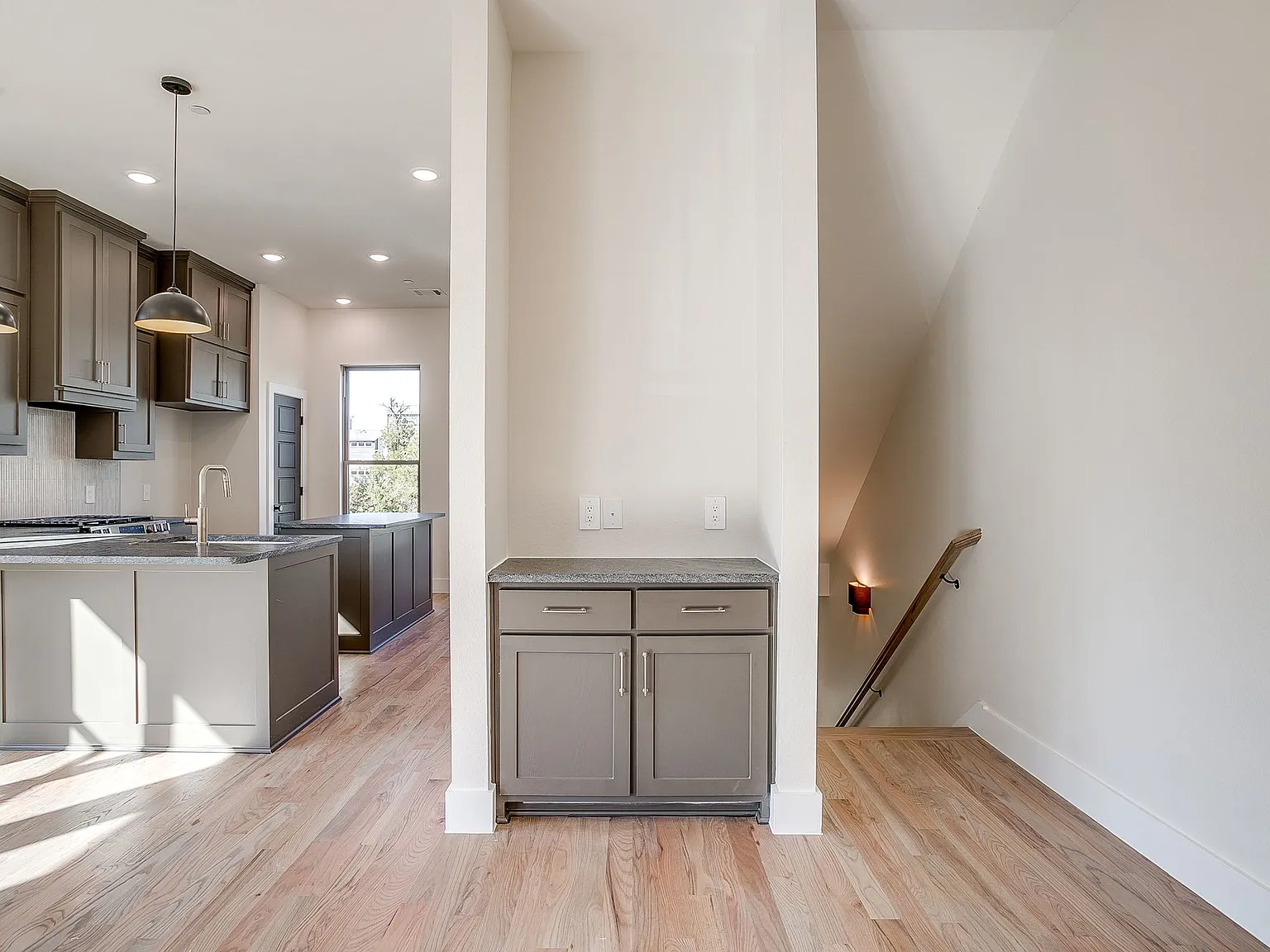2824 Weisenberger St — Photo 2