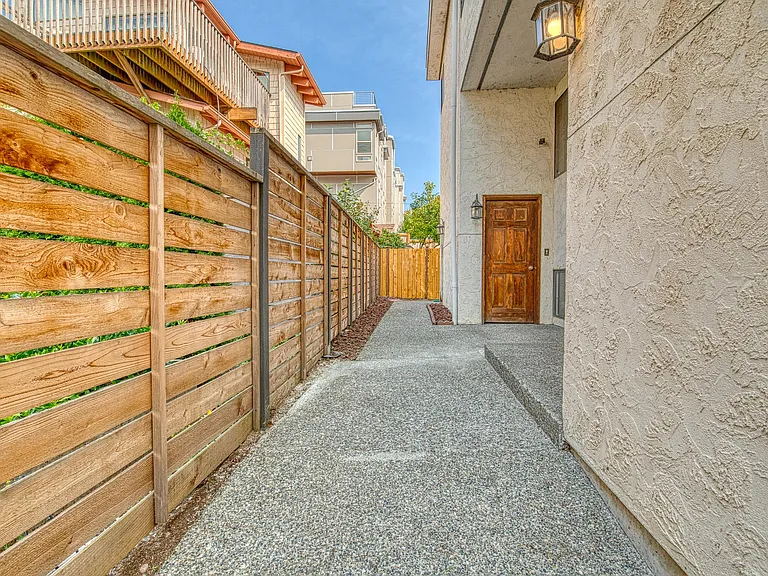1006 N 43rd St #201 — Photo 3