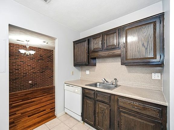 3rd image of 123 Elm St APT C-9