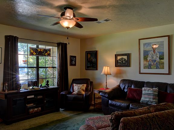 2nd image of 902 Lorey Ln