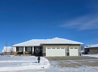 831 Sunset Dr, Mapleton, ND 58059