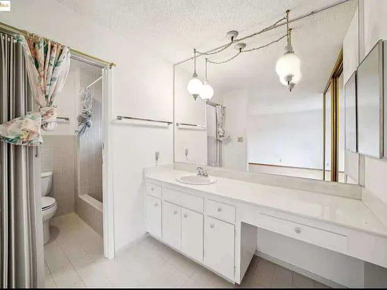 1073 Camellia Dr — Photo 5