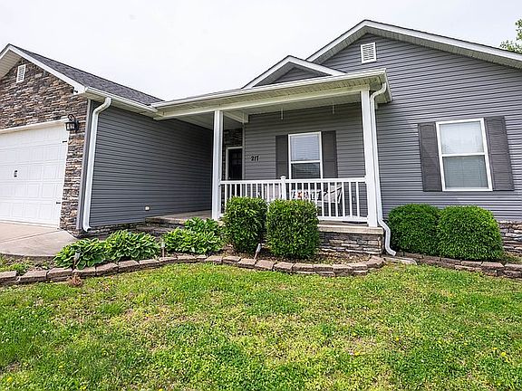 3rd image of 217 Crooked Pine Ln